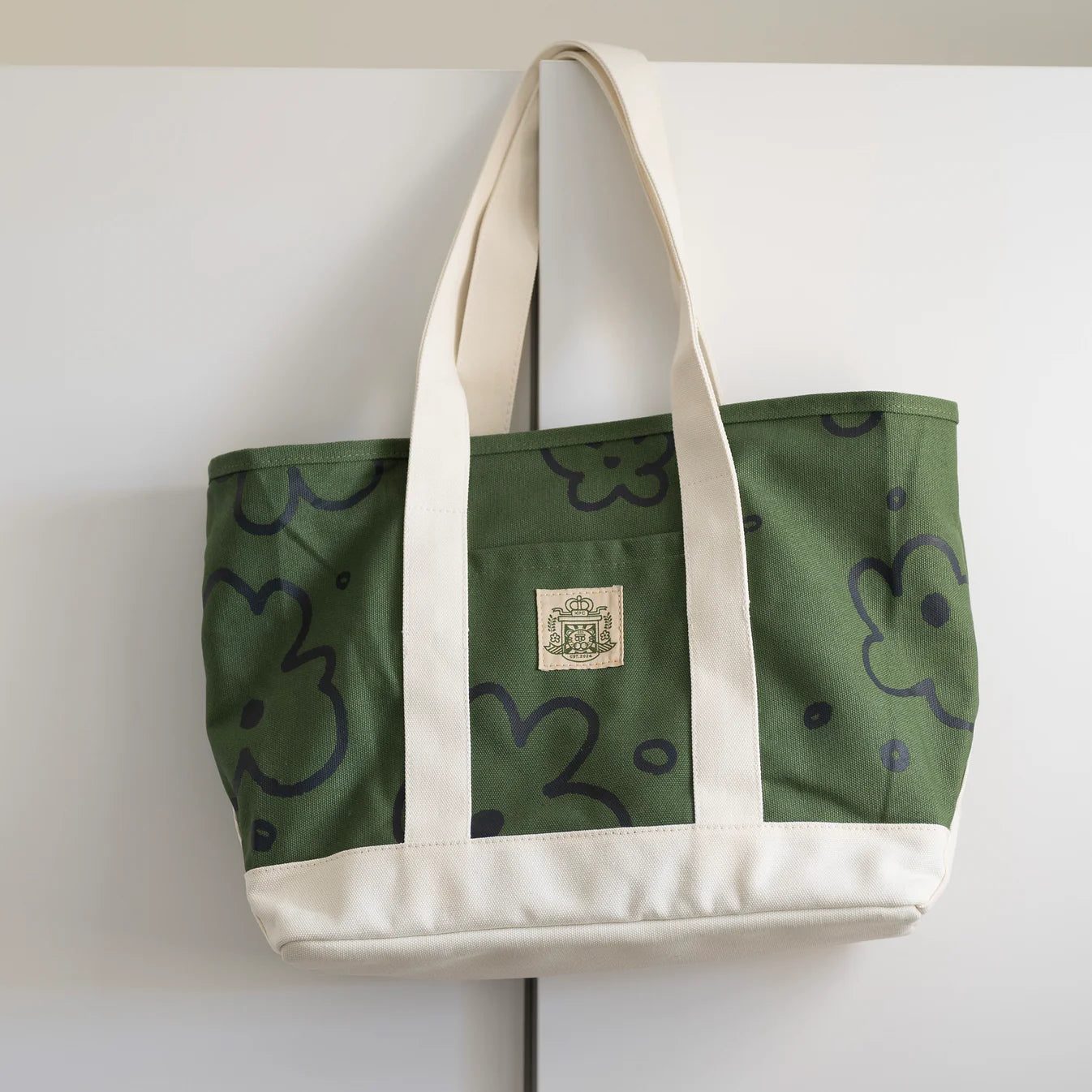 Kayan Pepper Co. Large Tote Bags